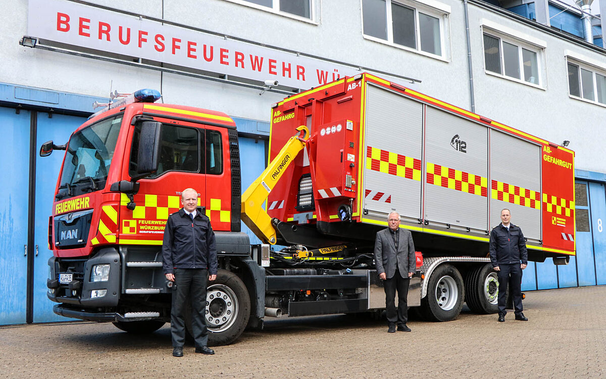 Neues Fahrzeug für die Berufsfeuerwehr in Würzburg - ein Wechsellader mit Abrollbehälter Neues Fahrzeug für die Berufsfeuerwehr in Würzburg - ein Wechsellader mit Abrollbehälter